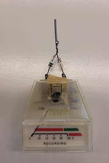 Homemade RF field meter with a short antenna and analog indicator